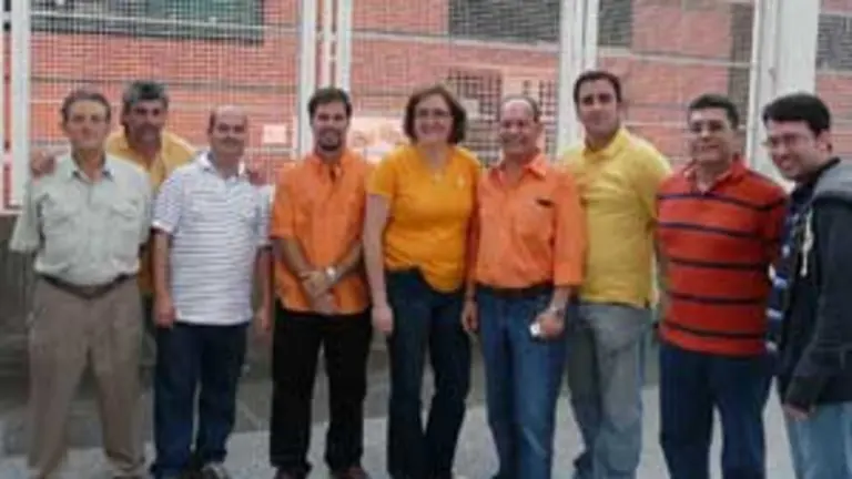  Antonio Pi&ntilde;&oacute;n -4&ordm; por la dcha.-, junto a parte de su equipo directivo.