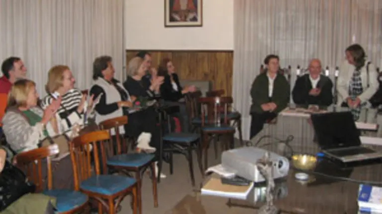  Un momento de la reuni&oacute;n en el Centro Asturiano.