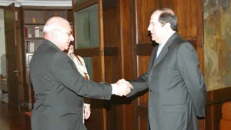 Un momento de la recepción al embajador de Cuba en España.