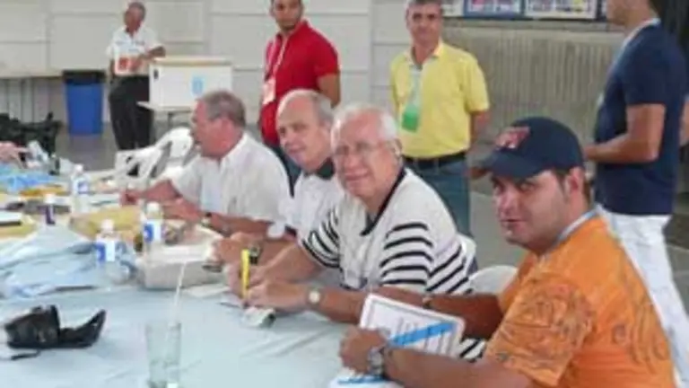  Parte de los integrantes de la Comisi&oacute;n Electoral de la HGV, que trabaj&oacute; desde tempranas horas del domingo 26 de abril.