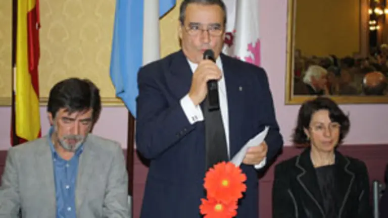  Pedro Bello, presidente de la Federación, durante su intervención.