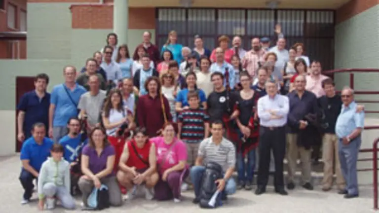  Los alumnos y profesores del curso celebrado en Alcobendas posan con Manuel Fern&aacute;ndez de la Cera.