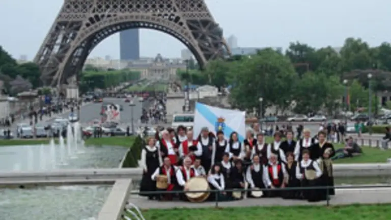  Una de las bandas participantes en la Semana Galega en Par&iacute;s.