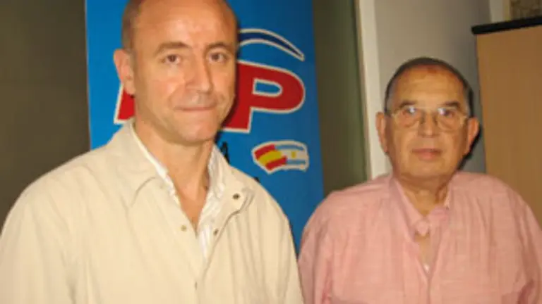  Santiago Camba,-a la izda.- junto a Avelino Garc&iacute;a Melle, presidente del PP en Argentina.