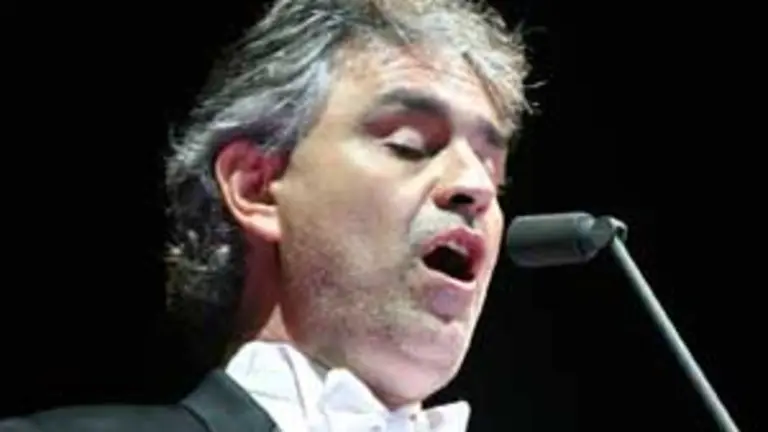  Bocelli, interpretando ‘Mamma’.