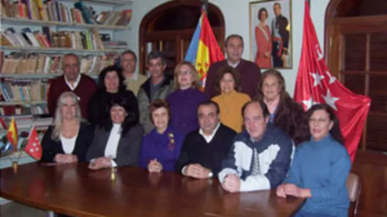  Foto de familia de la Junta Directiva de la Casa de Madrid en Bahía Blanca.