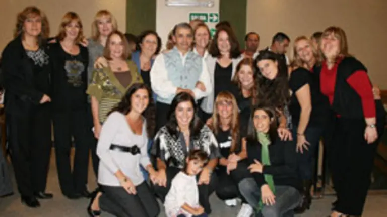  Ex integrantes del cuerpo de bailes de la casa.