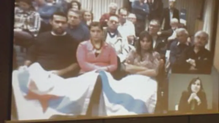  Un momento de la videoconferencia con los gallegos en Uruguay.