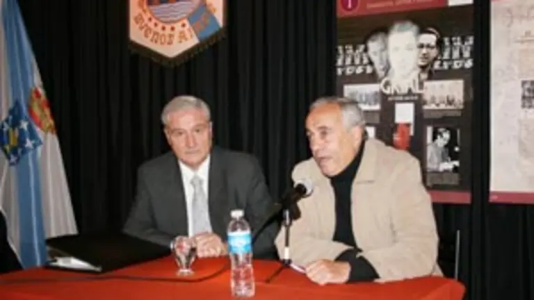  Higinio Mart&iacute;nez y Carlos Penelas, durante la conferencia.