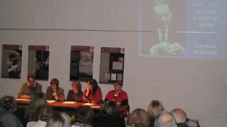 Mesa que disert&oacute; sobre Ram&oacute;n Pi&ntilde;eiro en el acto organizado por el Patronato.