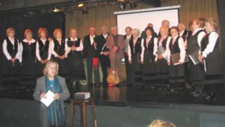  Dora Blanco fue la encargada de dar la bienvenida a los asistentes a la fiesta de celebraci&oacute;n del D&iacute;a das Letras.