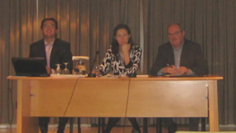  De izquierda a derecha, Fern&aacute;ndo M&eacute;ndez-Navia, Laura Gonz&aacute;lez y Alberto Reigada.
