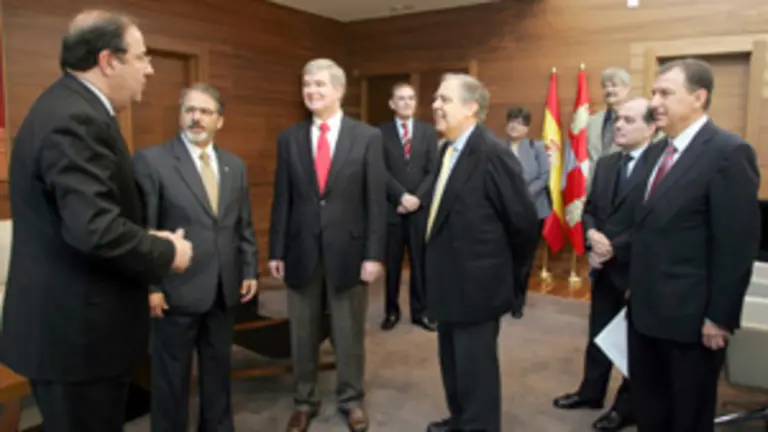  Juan Vicente Herrera recibe a la delegación de Washington, encabezada por su vicegobernador, Brad Owen.