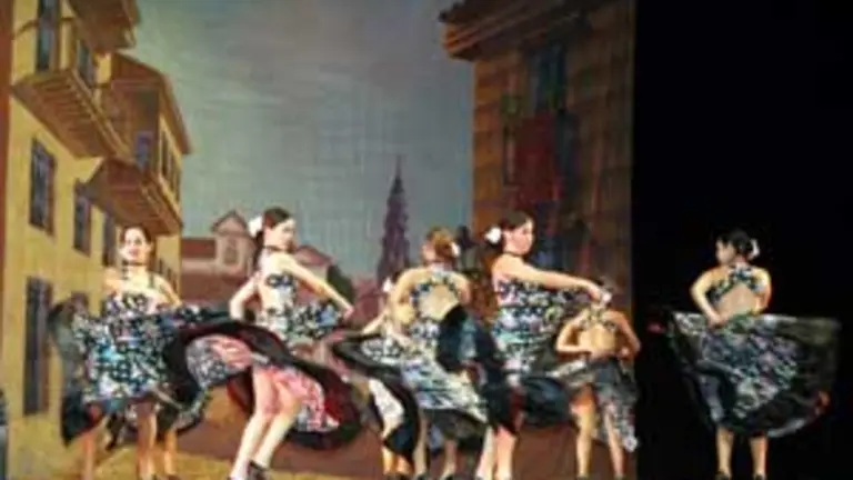 Actuación de uno de los grupos de las sociedades castellanas y leonesas que intervinieron en el Festival.