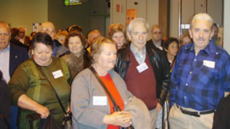  Participantes en pasadas ediciones del programa a su llegada a Galicia.