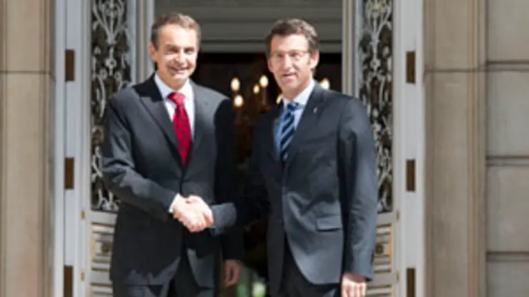  Zapatero recibi&oacute; a Feij&oacute;o en la puerta de La Moncloa.