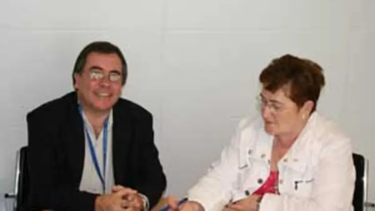  Teresa Ordiz e Ildefonso &Aacute;lvarez, durante la reuni&oacute;n.