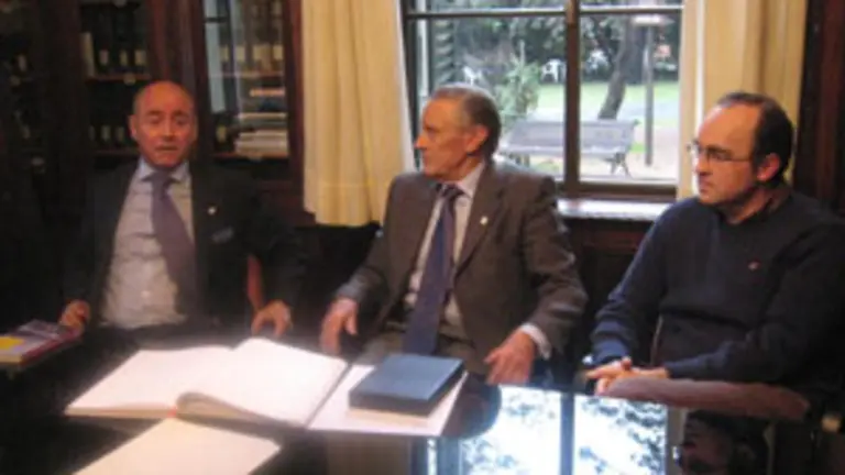   Santiago Camba, durante su visita al Hogar Espa&ntilde;ol.