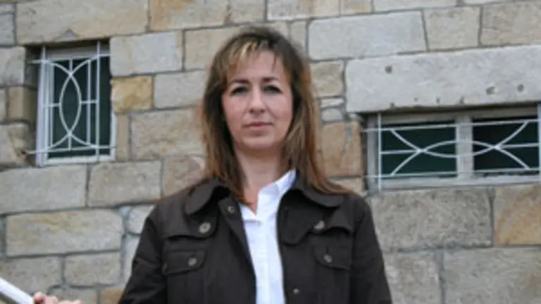  La escritora Mar&iacute;a Josefa Fern&aacute;ndez, en las inmediaciones de la redacci&oacute;n de &lsquo;Galicia en el Mundo&rsquo;.