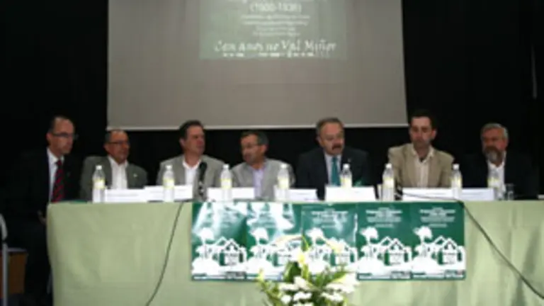  Villares acudi&oacute; a la inauguraci&oacute;n del congreso acompa&ntilde;ado por los alcaldes del Val Mi&ntilde;or y los organizadores.