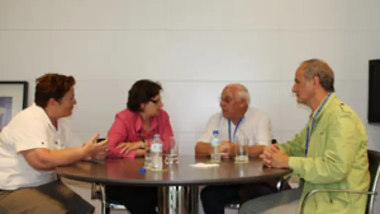  De izda a dcha, Teresa Ordiz, Mar&iacute;a Jos&eacute; Ramos, Justino Nava Vega y el canciller &Aacute;lvaro Garc&iacute;a, en la reuni&oacute;n.