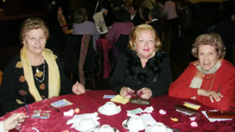  Parte de las socias que acudieron a la loter&iacute;a familiar.