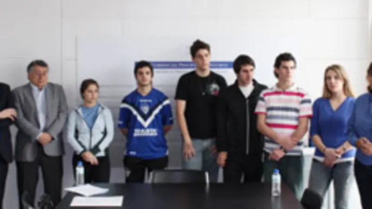  Los j&oacute;venes fueron recibidos por las autoridades del Principado.