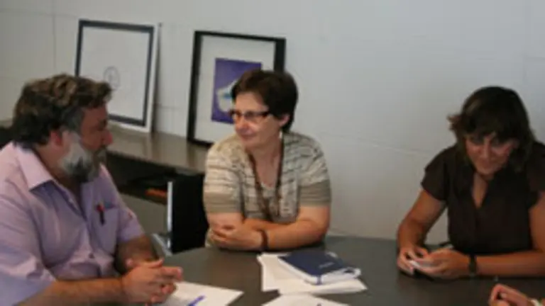  La consejera de Presidencia, junto al presidente de la Asociaci&oacute;n.