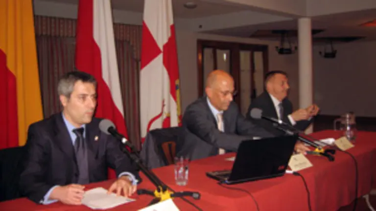 Ignacio Lebrato, Fernando Sánchez-Pascuala e Ignacio Ayala, durante la presentación.