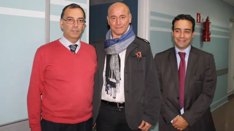  Roberto P&eacute;rez, Santiago Camba y Pablo Torres, durante la visita el Centro Gallego.