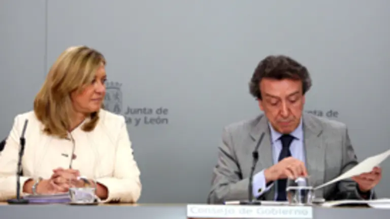El consejero de la Presidencia y portavoz de la Junta, José Antonio de Santiago-Juárez, y la consejera de Hacienda, Pilar del Olmo, informan de la reunión del Gobierno.