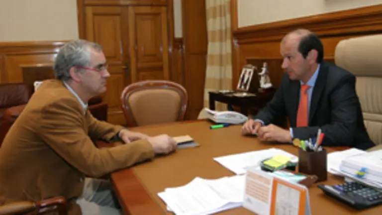  El presidente provincial anunci&oacute; a Jorge Canda que la &lsquo;Escola de Canteiros&rsquo; modelar&aacute; un monumento de piedra.