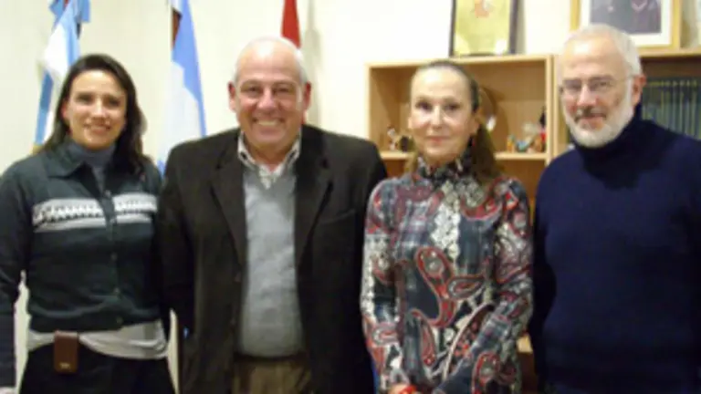  M&eacute;ndez &ndash;2&ordm; por la izda.&ndash;, junto a diregentes en Bah&iacute;a Blanca.