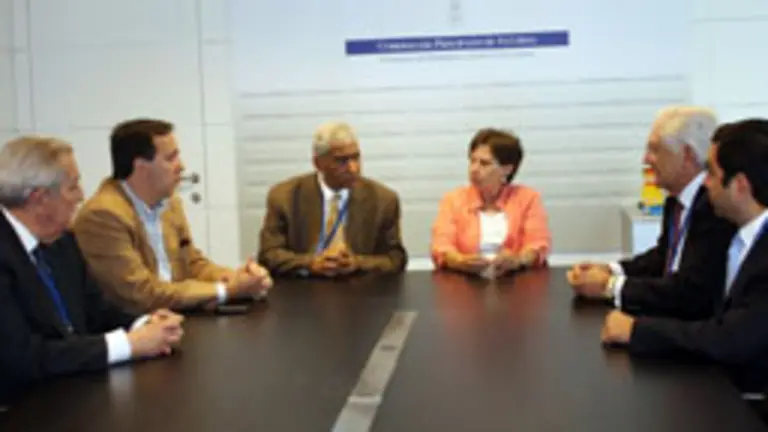  Reuni&oacute;n de la consejera de Presidencia, Justicia e Igualdad, Mar&iacute;a Jos&eacute; Ramos, con el presidente de la Casa Capitular de Santo Domingo, Winni Terrero y el alcalde de Cabranes.