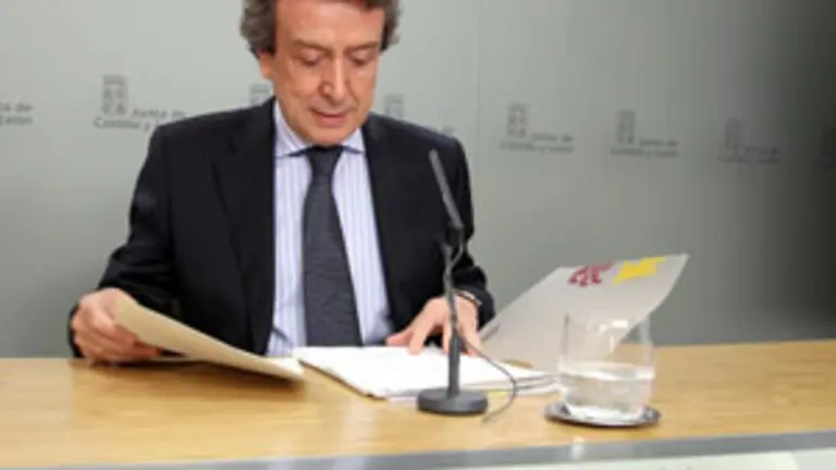 El consejero de la Presidencia, José Antonio de Santiago-Juárez, trads el Consejo de Gobierno de Castilla y León