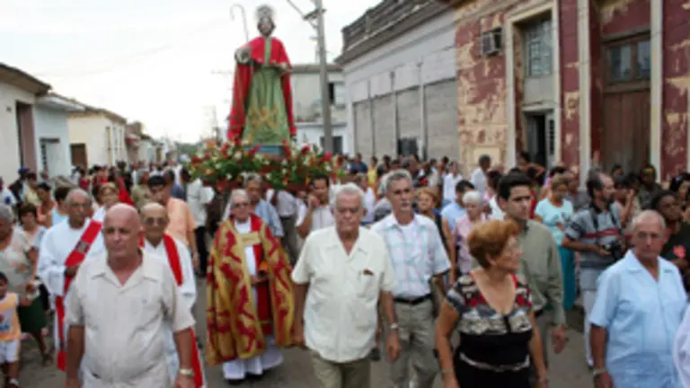  La procesi&oacute;n camin&oacute; en armon&iacute;a por las calles de Santiago de las Vegas.