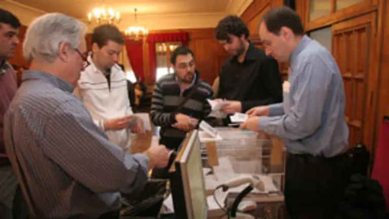 Recuento del voto emigrante en las pasadas elecciones gallegas del 1 de marzo. 