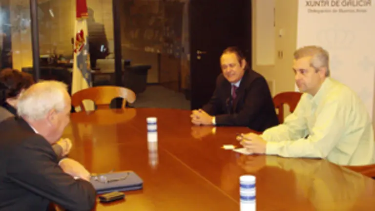  L&oacute;pez Dobarro, durante la reuni&oacute;n con M&eacute;ndez, Obensa y Otero. 