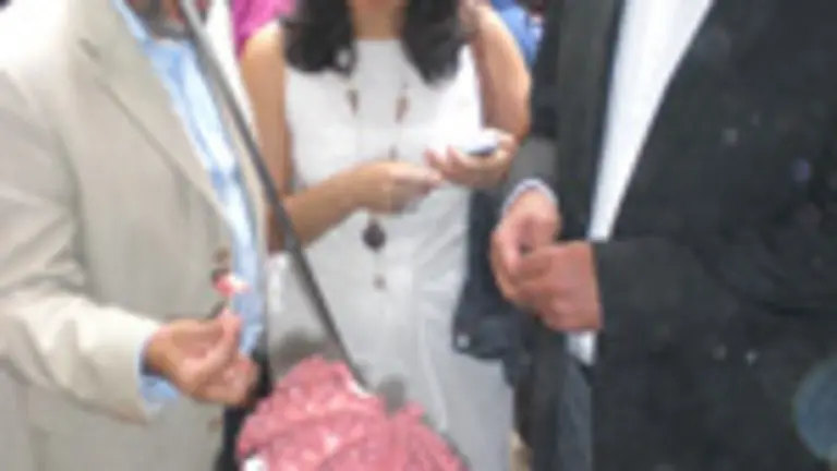  Carlos Montes -a la dcha.- visit&oacute; a las pulpeiras.