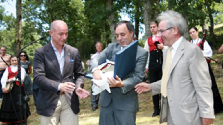 Santiago Camba, Xos&eacute; Lu&iacute;s Foxo y el presidente de la Federaci&oacute;n de Entidades Galegas en Catalu&ntilde;a, Lu&iacute;s Lamas. 