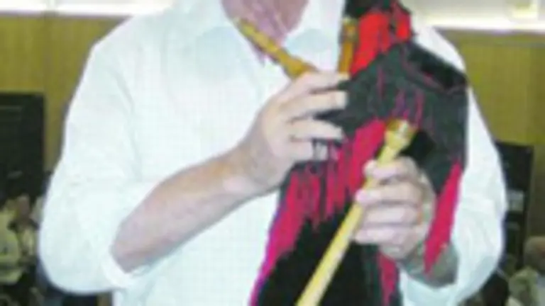  Julio &Aacute;lvarez Su&aacute;rez, gaitero mayor de los centros de Barcelona y Caracas.