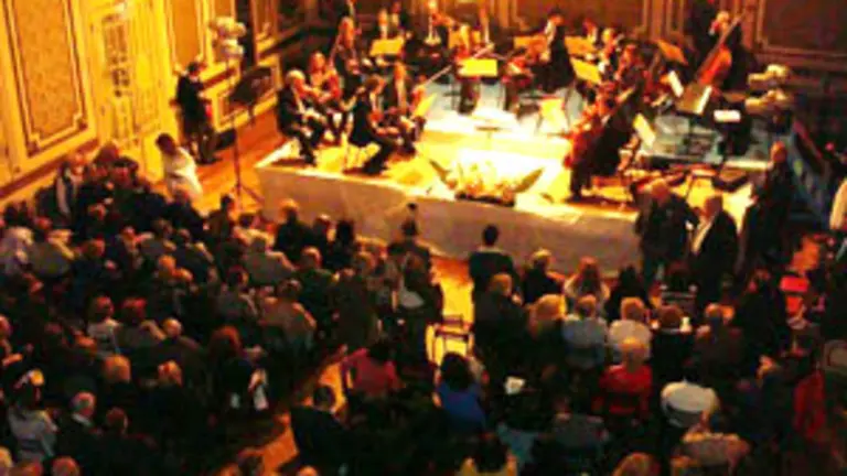  Numeroso público asistió al concierto del Centro Madrileño de Rosario.