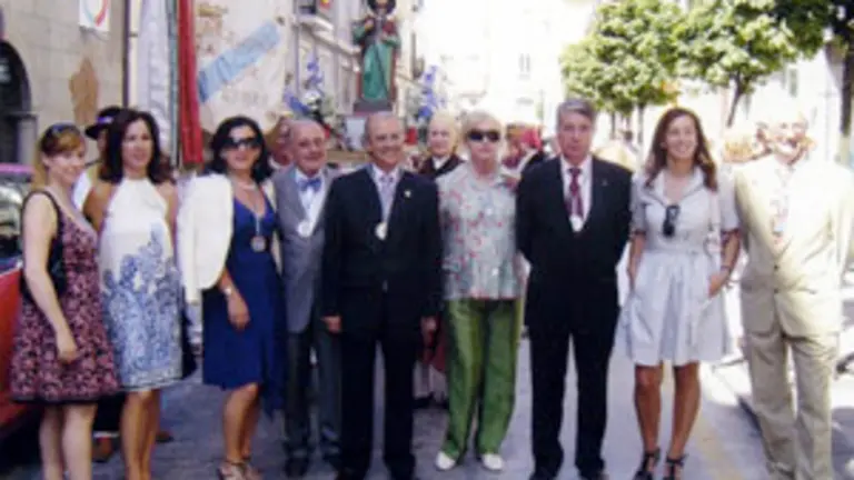 Miembros de la Junta Directiva y autoridades locales asistentes a la procesi&oacute;n de Santiago.