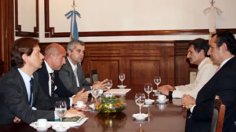  Jes&uacute;s Gamallo, Santiago Camba y Alejandro L&oacute;pez, durante la reuni&oacute;n con Fulvio Pompeo.