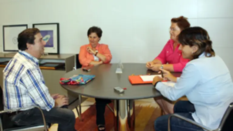  Mar&iacute;a Jos&eacute; Ramos y su equipo se reunieron recientemente con el presidente del centro de Valpara&iacute;so.