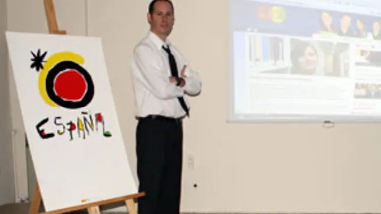  Aula en el que se imparten las clases por Federico de Simón.