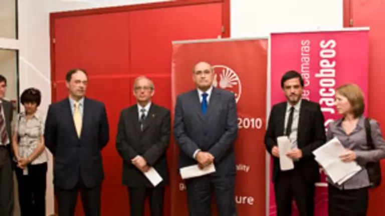  Las autoridades, durante la inauguraci&oacute;n de la muestra en Varsovia.