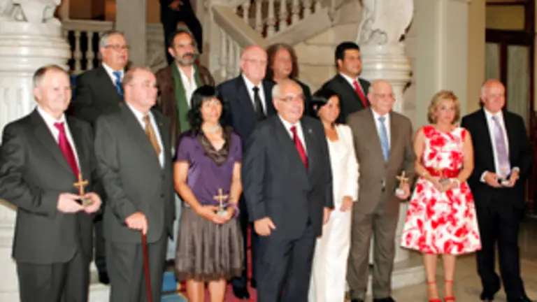  El presidente Areces posa junto a los premiados en el D&iacute;a de Asturias.