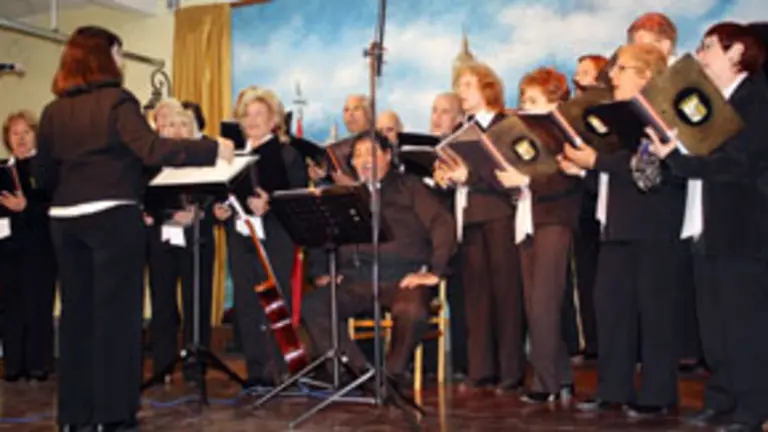  El acto estuvo amenizado por la coral \'Helmántica\'. 