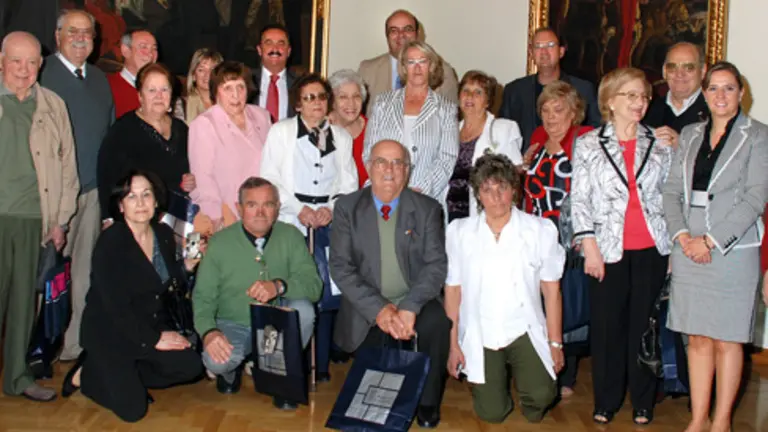  La presidenta de la Diputación, con los participantes en el programa. 